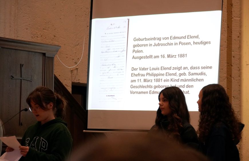 Image - Konfis erforschen Geschichte der Kaufmannsfamilie Elend