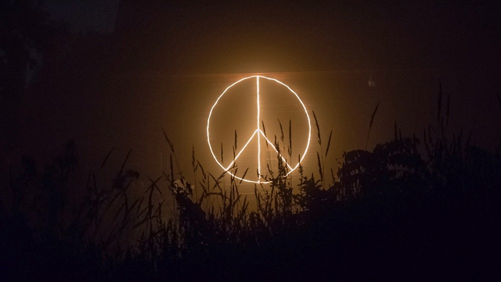 Das Peace-Zeichen leuchtet für viele Menschen als Hoffnungszeichen