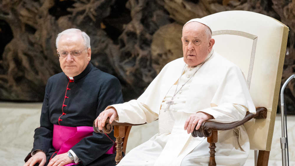 "Der Herr segnet alle. Alle, die kommen", kommentiert Papst Franziskus das vatikanische Papier zur Segnung homosexueller Paare