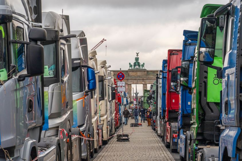 Protestierende Bauern mit Ihren Treckern vor dem Brandenburger Tor