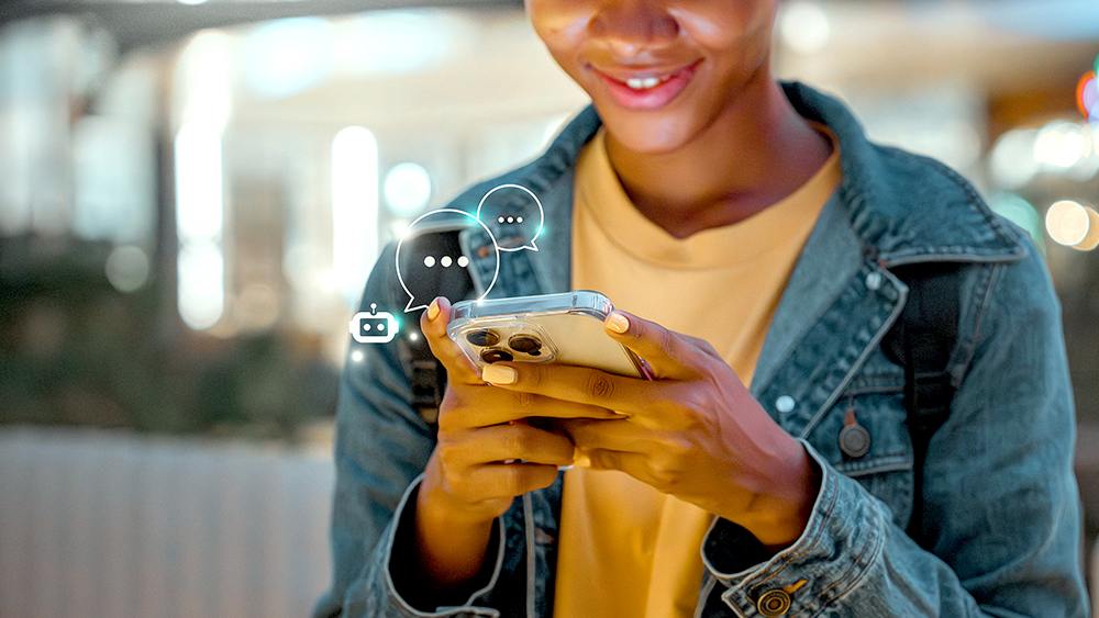 Mit dem Handy nutzen die Menschen schon seit einiger Zeit Künstliche Intelligenz, wie zum Beispiel Siri oder Alexa