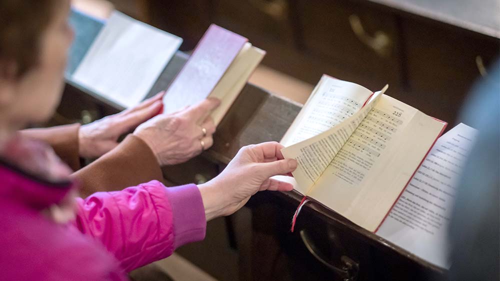 Das evangelische Gesangbuch ist aus dem Gottesdienst nicht wegzudenken
