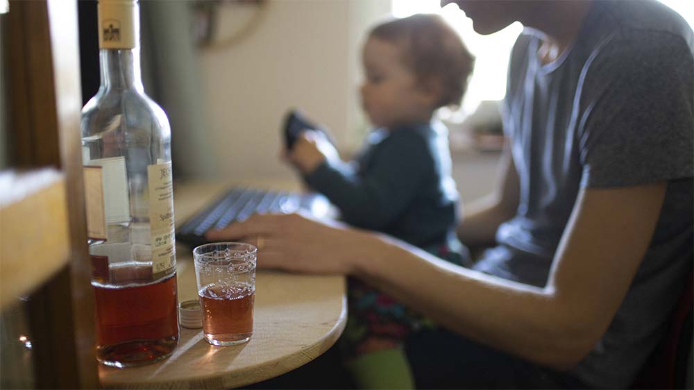 Kinder von suchtkranken Eltern leiden unter Diskriminierung