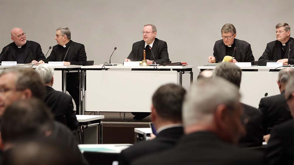 Die katholischen Bischöfe haben sich in Augsburg beraten. Das Ergebnis in Sachen Reform? Weitgehend offen