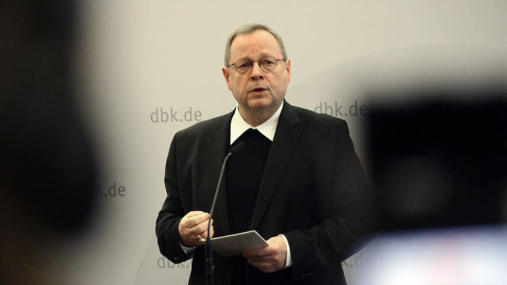 Der Vorsitzenden der Bischofskonferenz, Bischof Georg Bätzing, beim Auftakt in Augsburg