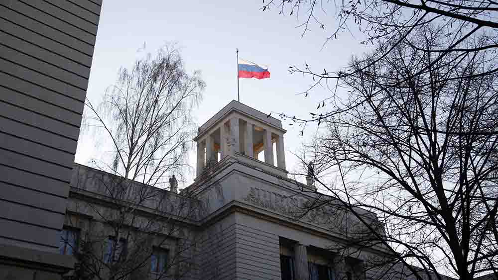 Zur russischen Botschaft in Berlin führt die Demo am 23. Februar