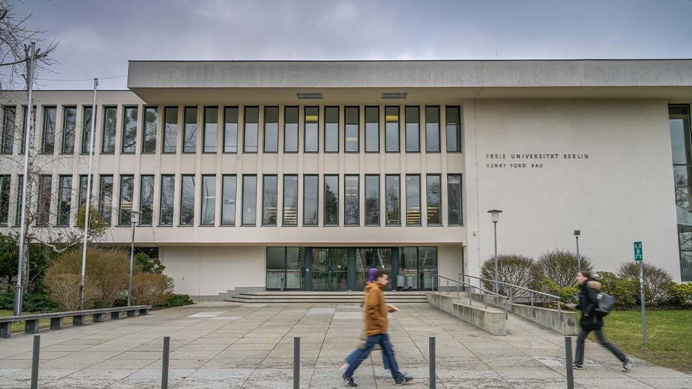 Die Freie Universität Berlin steht seit dem Angriff auf einen jüdischen Studenten im Fokus der Debatte um Antisemitismus