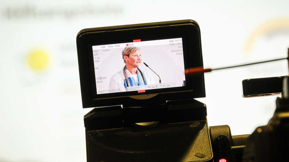 Bischöfin Kirsten Fehrs, amtierende Ratsvorsitzende der EKD, spricht während der Pressekonferenz zur Missbrauchsstudie in der evangelischen Kirche