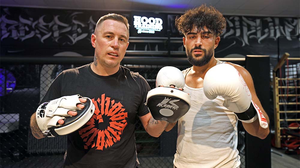 Daniel Magel (41,li) beim Sparring mit Ayman Piers (25) im Gym des Hood Trainings im Bremer Szeneviertel Ostertor