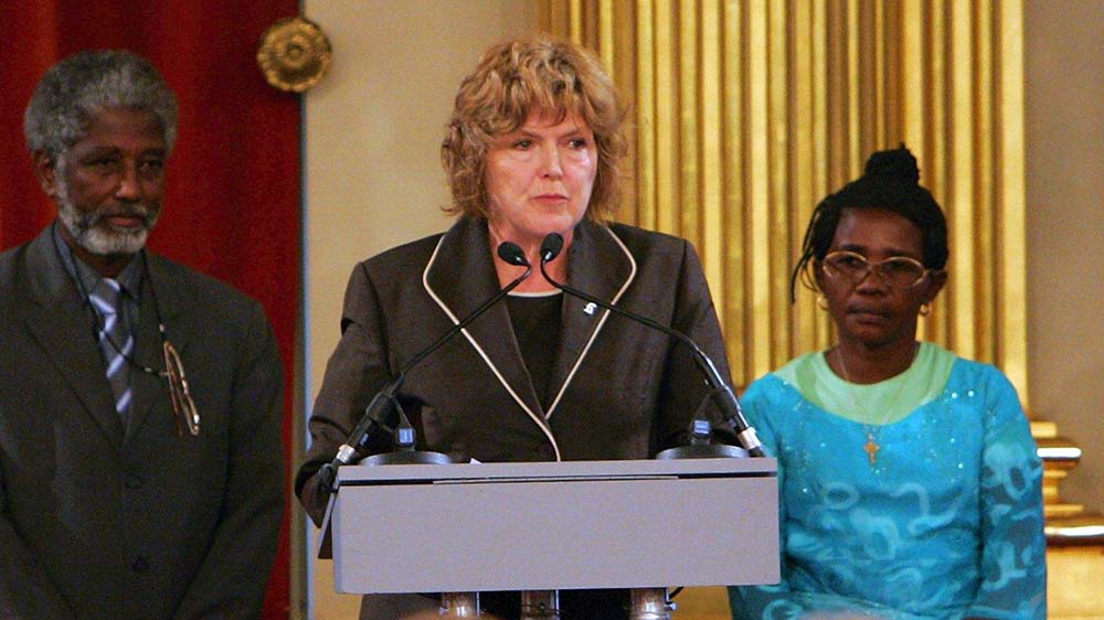 Die Sonderberichterstatterin für Menschenrechte bei den Vereinten Nationen, Mary Lawlo (Mitte)