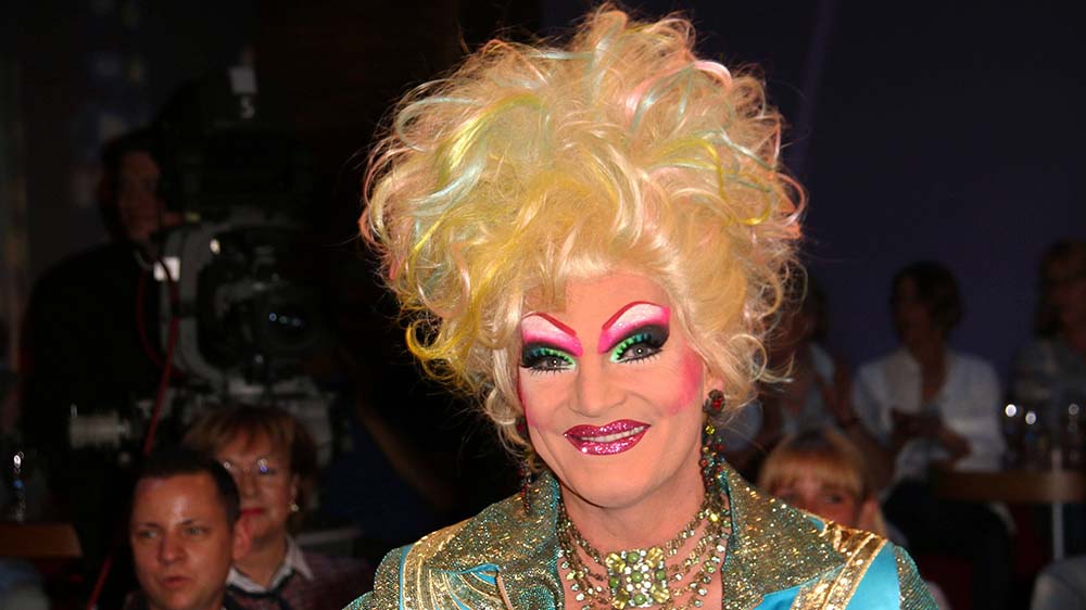 Image - Deutscher Lesepreis an Dragqueen Olivia Jones verliehen