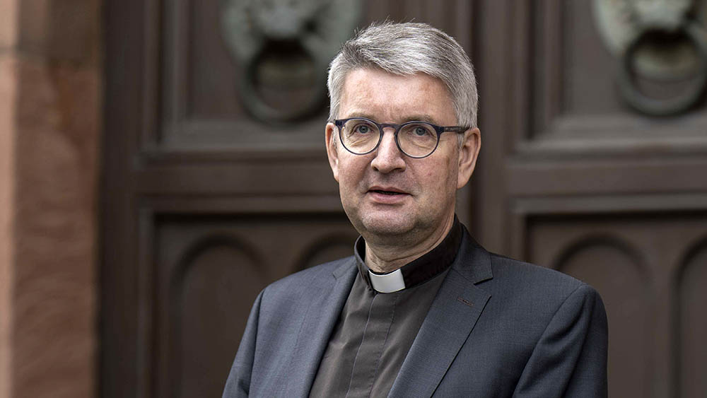 Der Mainzer Bischof Peter Kohlgraf fordert Engagement gegen Genitalverstümmelung