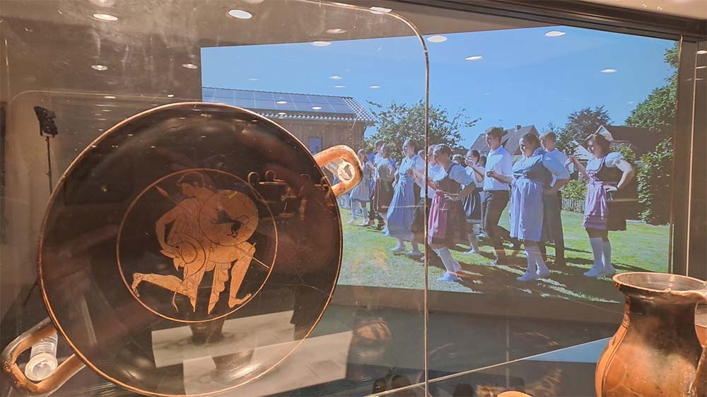 „Feste feiern!“ im Museum für Kunst & Gewerbe (MK&G) Hamburg widmet sich der Feierkultur