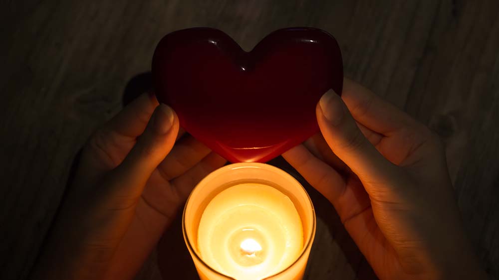 Manche junge Verwitwete zünden an Valentinstag eine Kerze an