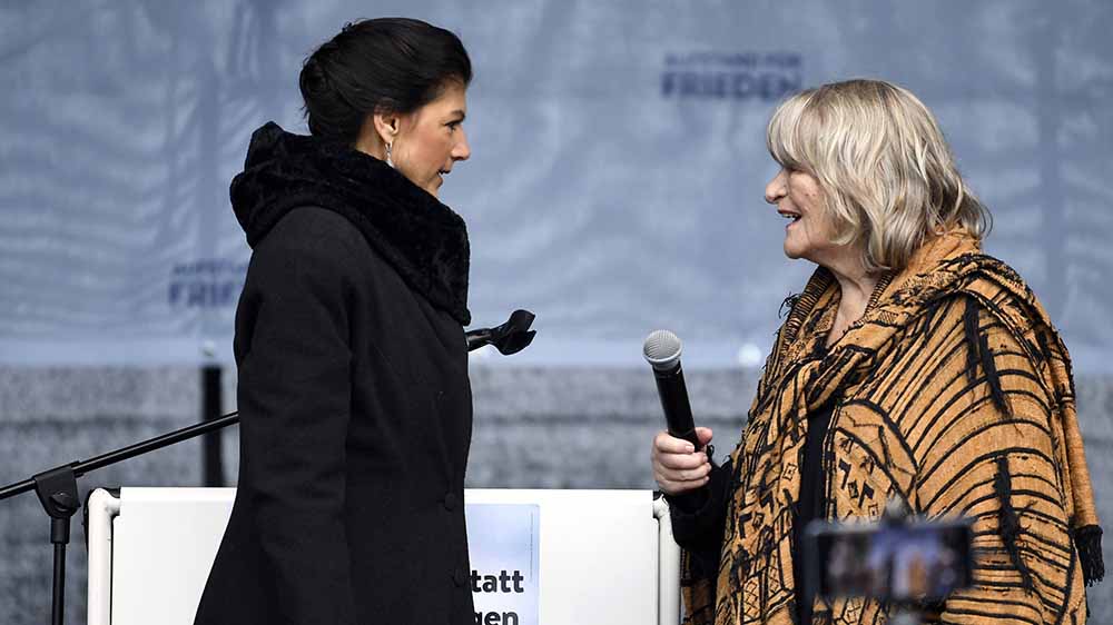 Das "Manifest für den Frieden" von Sahra Wagenknecht (li.) und Alice Schwarzer würde Margot Käßmann erneut unterschreiben