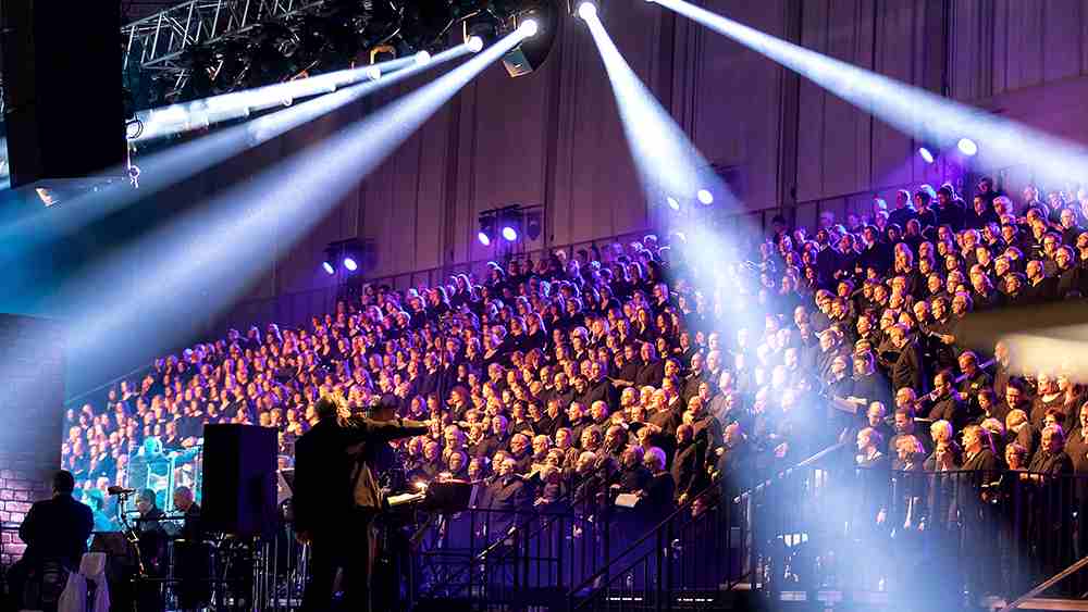 Bei dem Chormusical „7 Worte vom Kreuz“ steht der rund 700-köpfige Chor im Mittelpunkt
