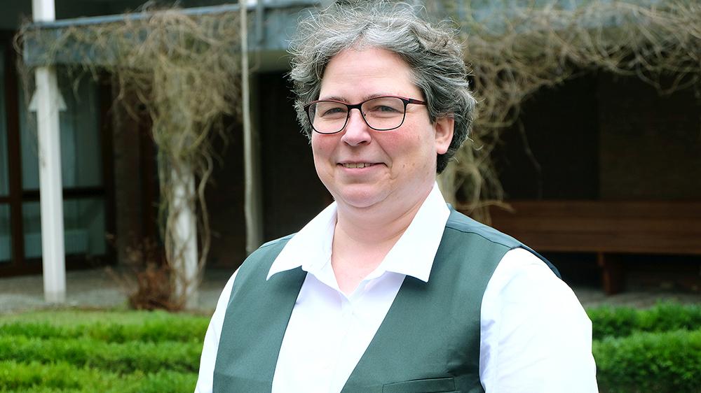 Heike Rakutt – hier noch vor ihrer Aufnahme in die Schwesternschaft und daher ohne das Medaillon der Sarepta-Schwestern