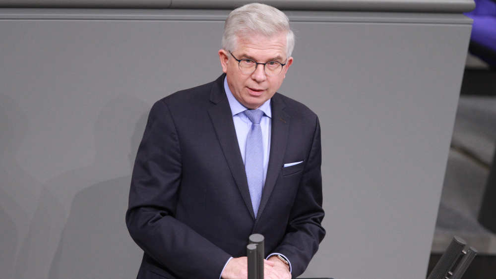 Der gesundheitspolitische Sprecher der FDP-Bundestagsfraktion, Andrew Ullmann,  dringt auf eine Enquete-Kommission zur Pandemie-Aufarbeitung