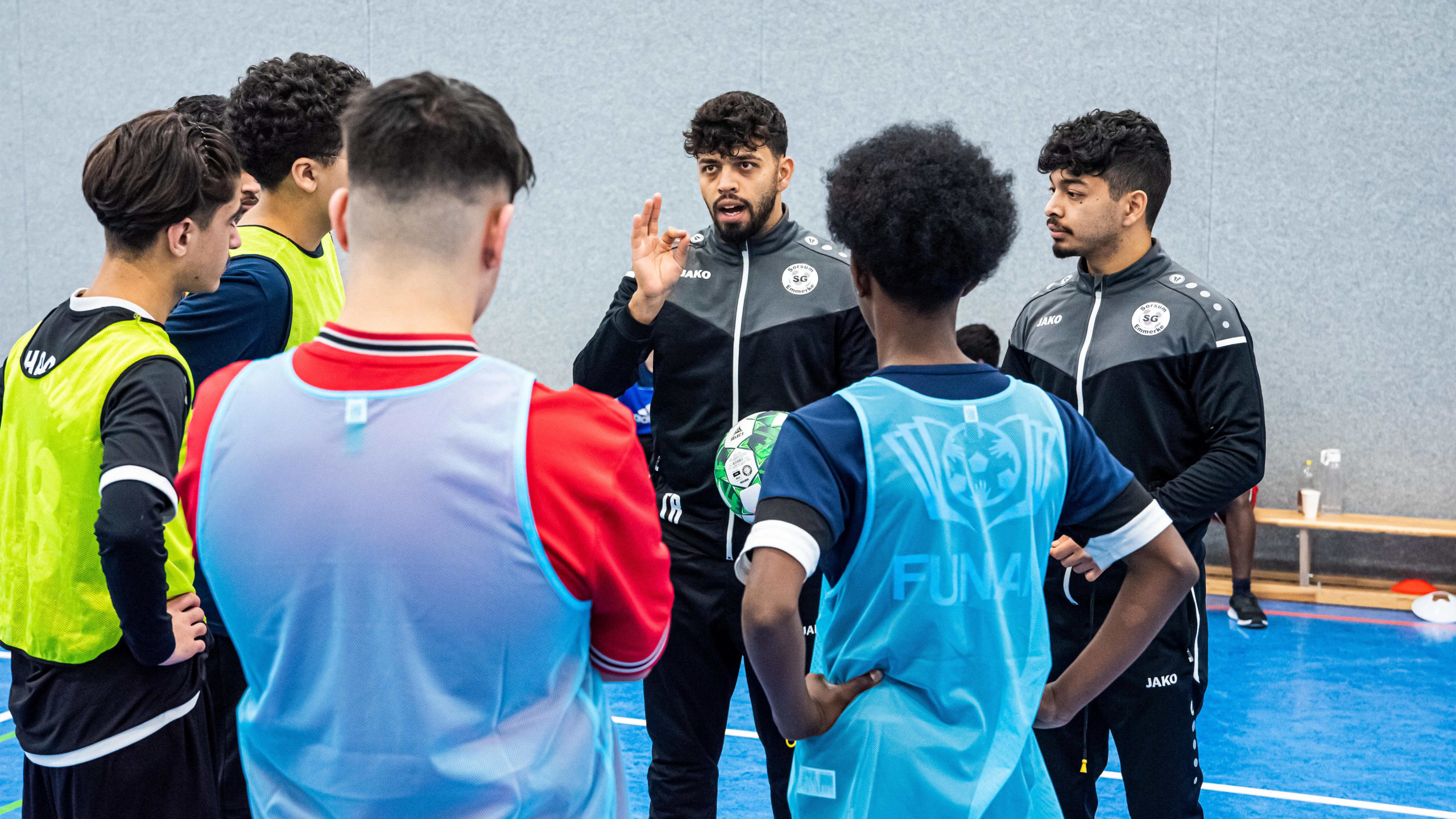 Die Brueder aus Afghanistan trainieren nun ihrerseits junge Geflüchtete