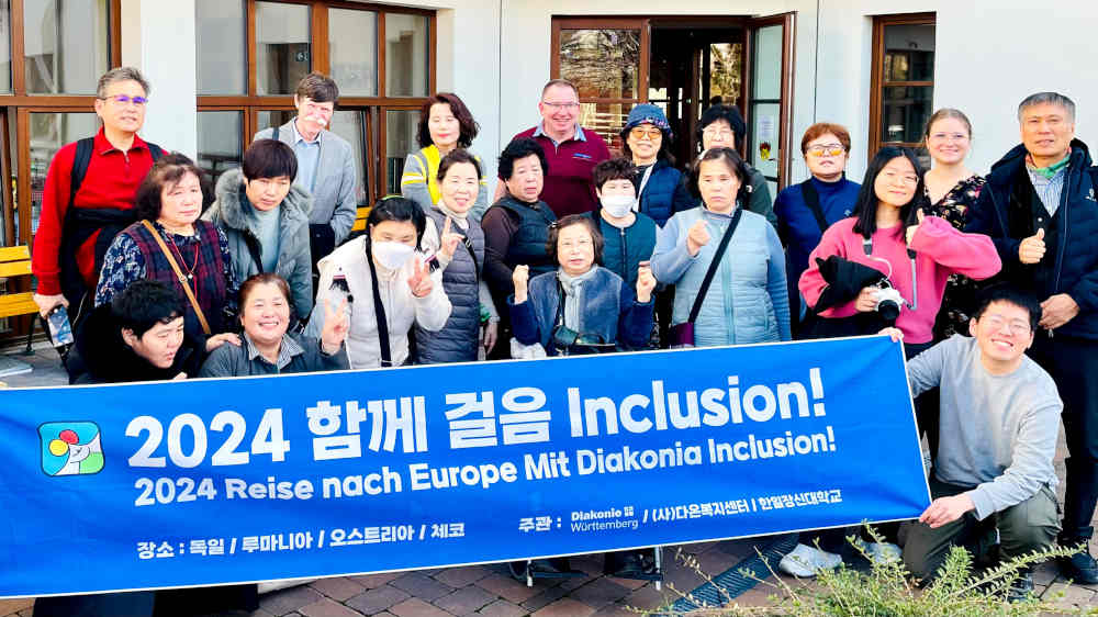 Gruppenbild der südkoreanischen Gäste in Klausenburg (Cluj), Rumänien