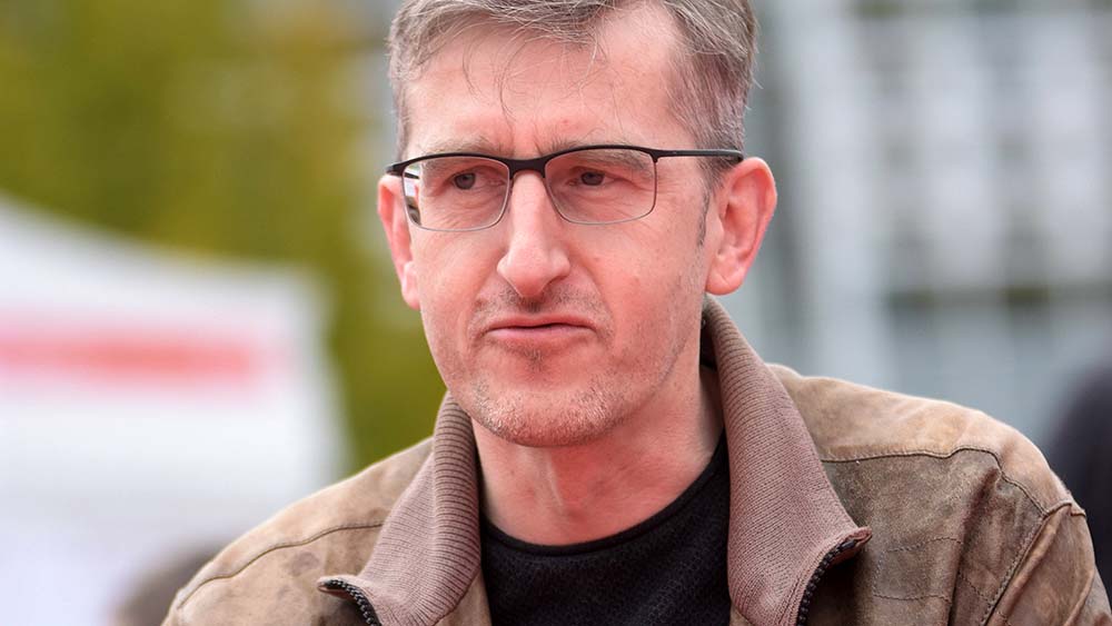 Phil Hubbe aus Magdeburg zeichnet "behinderte Cartoons"