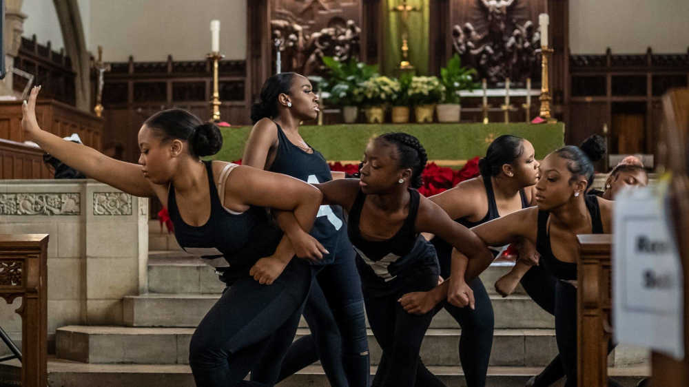 Wie steht die Kirche traditionell zu Tanz und Körperlichkeit?