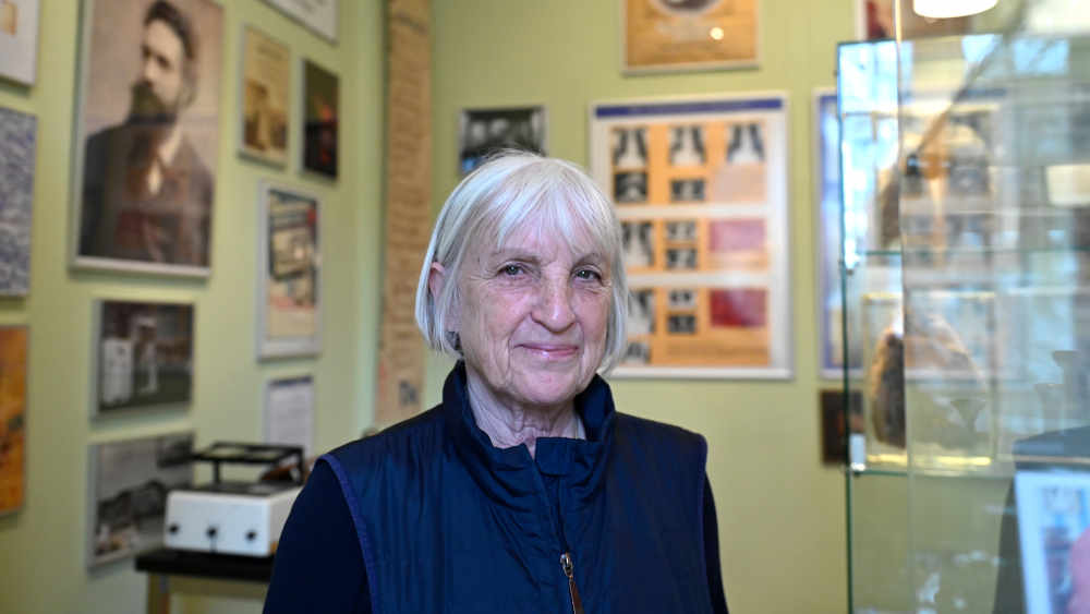 Museumsleiterin Oswinde Bock-Hensley im Tuberkulose-Archiv (DTA) in Heidelberg