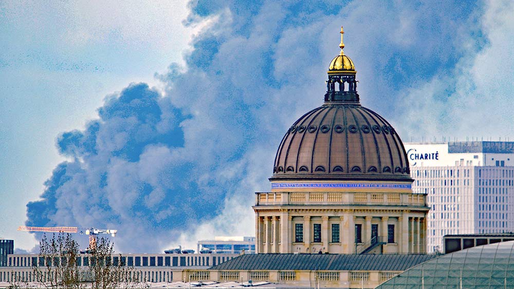 Rauchwolken am Berliner Himmel. Am 12. März kam es zu einem Brand in einer Flüchtlingsunterkunft.