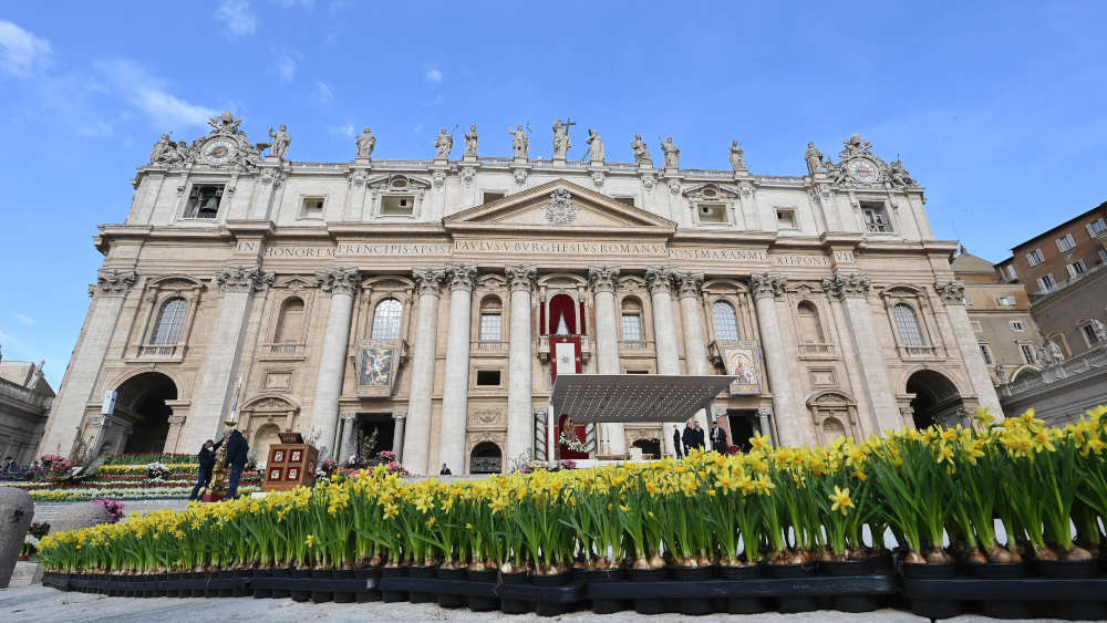 Über 30.000 Blumen aus Holland werden auch in diesem Jahr den österlichen Petersplatz in Rom schmücken