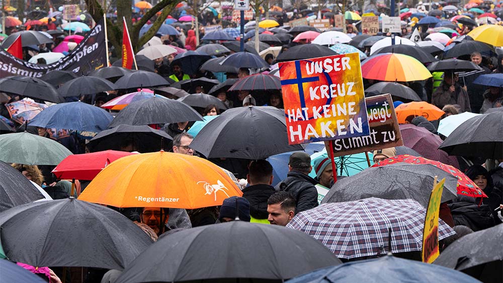 AfD und Kirche passt nicht zusammen. Deswegen hat sich die Evangelische Kirche in Mitteldeutschland (EKM) von einem Pfarrer getrennt