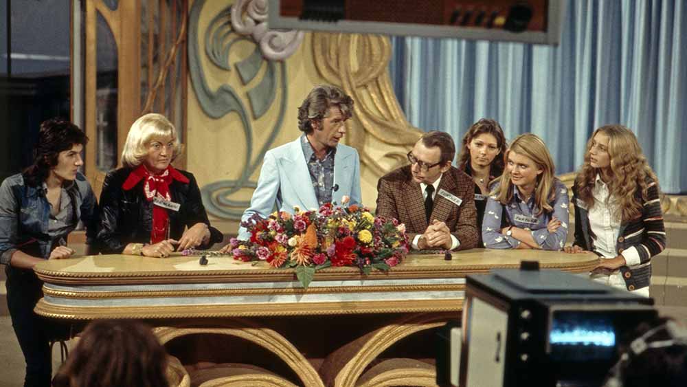 Kandidaten aus zwei Generationen traten bei "Am laufenden Band" mit Rudi Carrell an