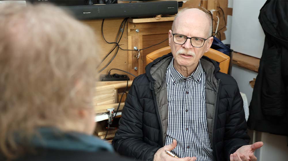 Wolfgang Behrens (Name geändert, li) im Beratungsgespräch mit dem ehrenamtlichen Regionalbeauftragten des BIVA-Pflegeschutzbundes, Reinhard Leopold