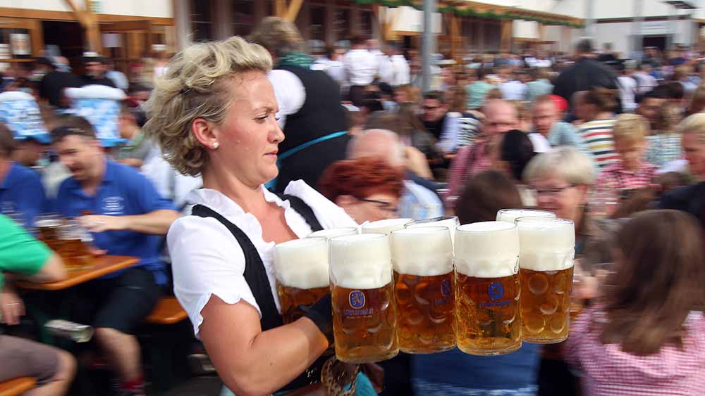 Rauschmittel werden in Bierzelten nicht gern gesehen. Deshalb fordern Schausteller und Ärzte ein Cannabis-Verbot