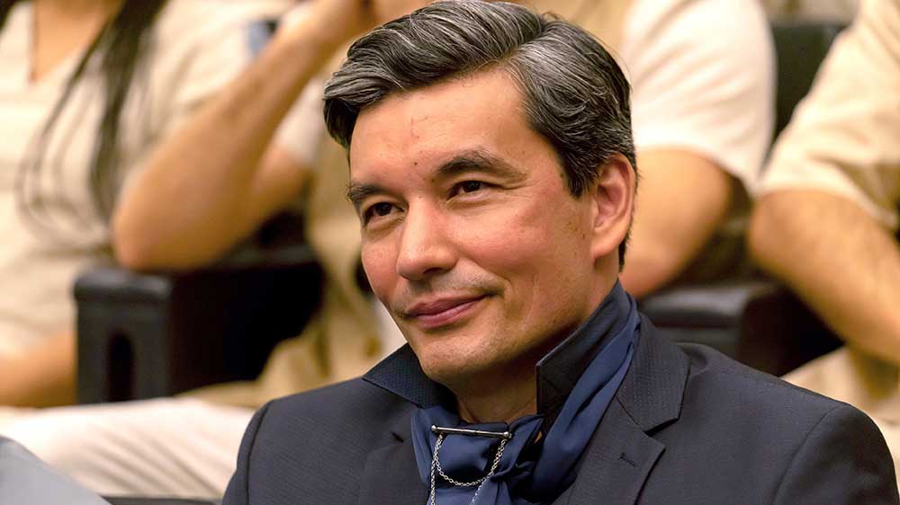 Gesundheitsminister Thomas Nguyen (Hyun Wanner) will die Gesundheitsreform durch drücken