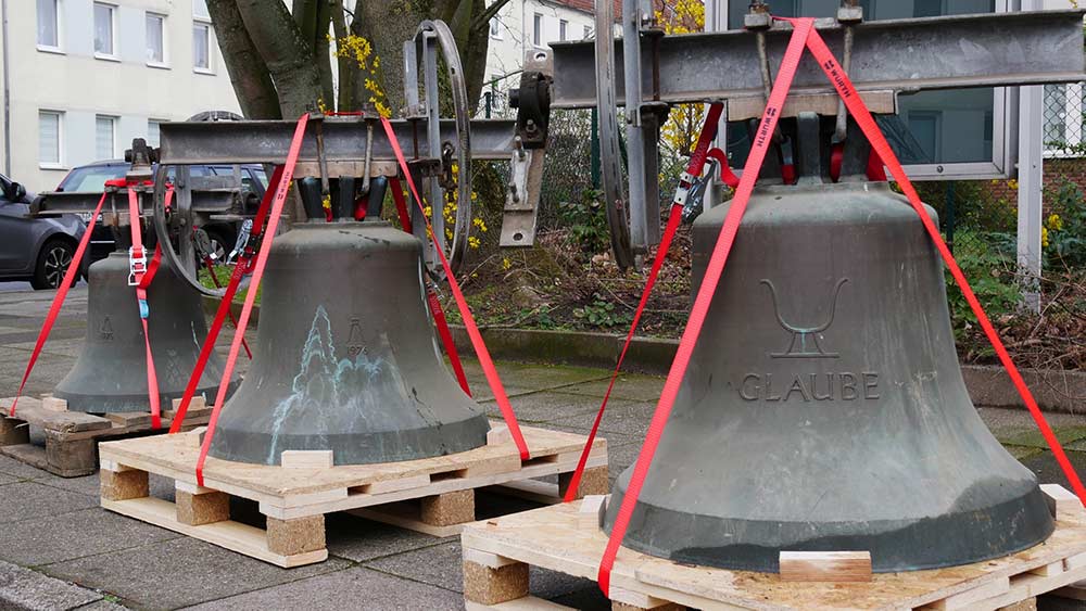 Bereit zum Abtransport: Die Glocken der entwidmeten Heilig-Geist-Kirche in Hannover