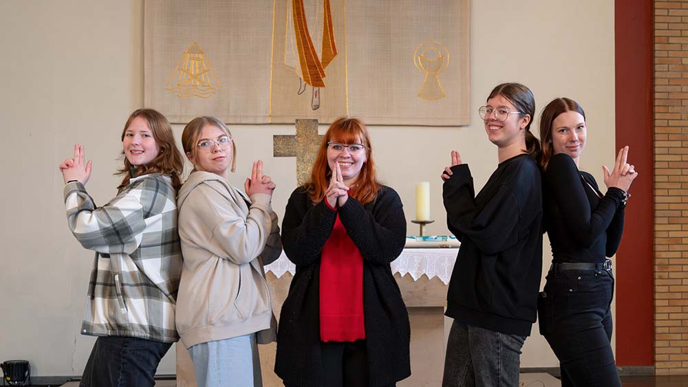 Image - Konfirmandenarbeit: Mit Bibi und Tina in der Kirche