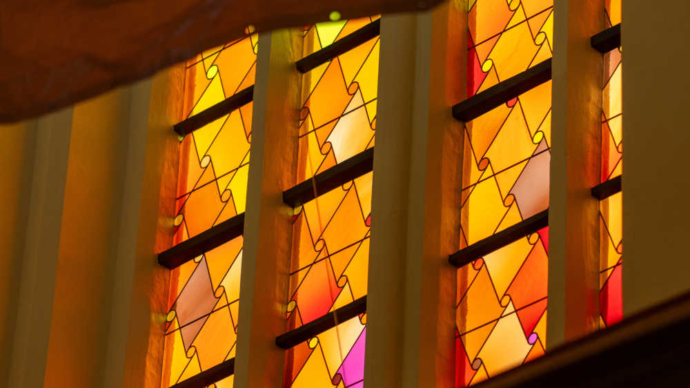Blick auf die neugestaltete Fensterfront an der Ostseite des Dom St. Nikolai 