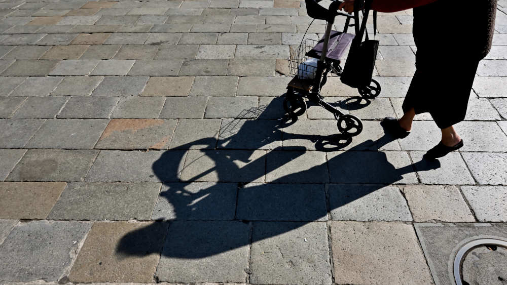 Knapp 690.000 (56,9 Prozent) der Hilfebezieher erhielten Grundsicherung im Alter. Das entspricht einem Anstieg von 4,7 Prozent gegenüber dem Vorjahresmonat