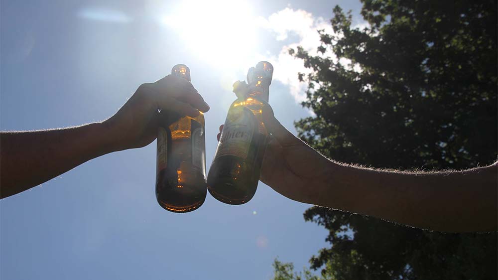 Image - Bierfass, Bibel, Bollerwagen: Was verbindet Himmelfahrt und Vatertag?