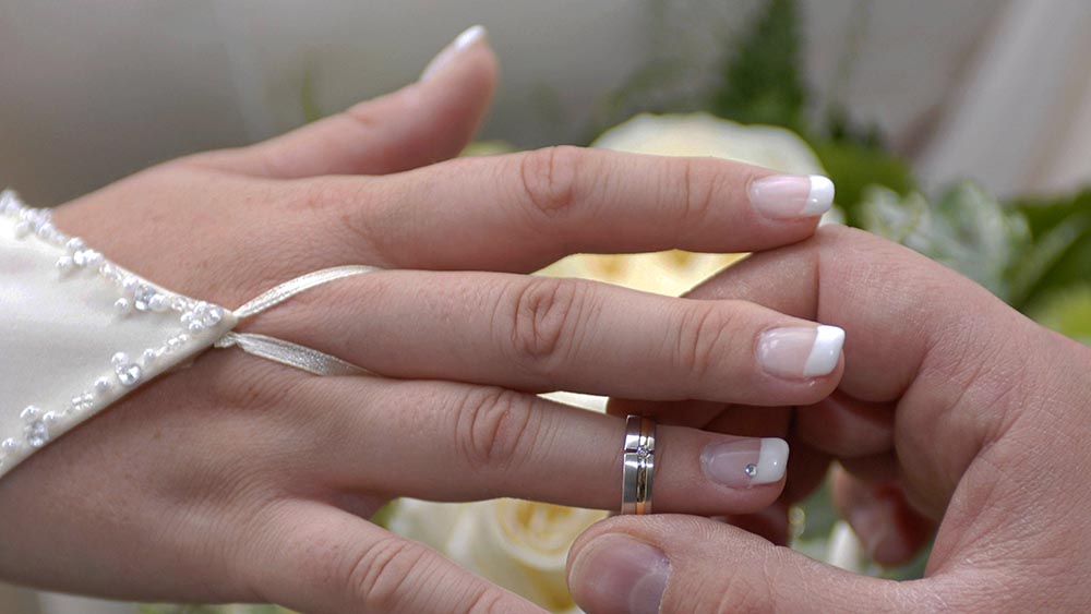 Image - Ehepaare und Kinder können künftig Doppelnamen führen