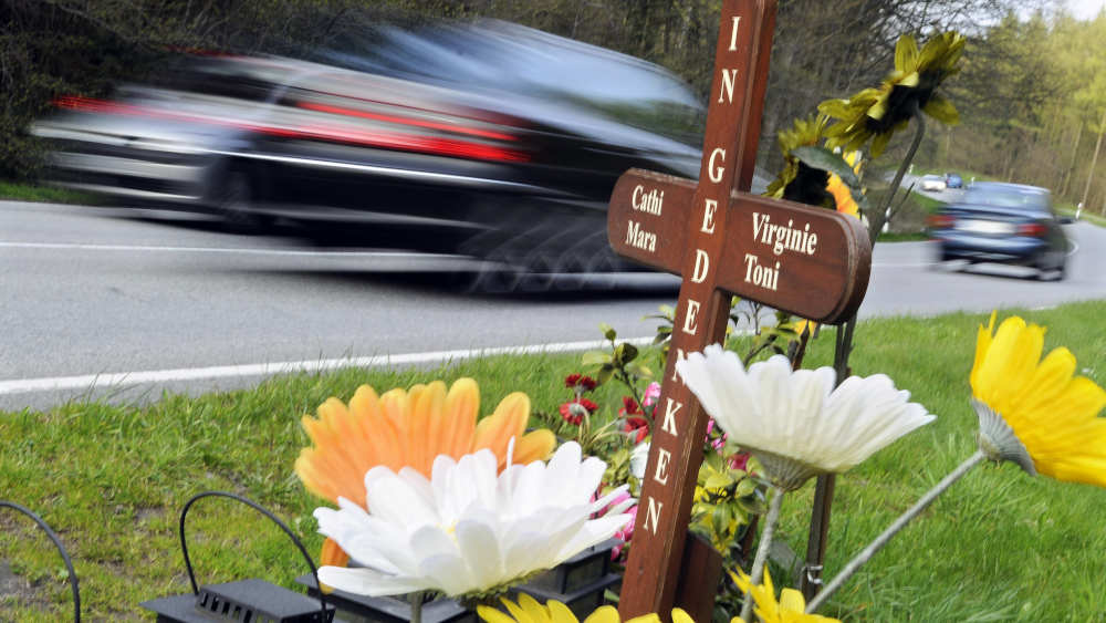 Für Angehörige ist ein Unfallkreuz oft ein tröstlicher Ort der Erinnerung