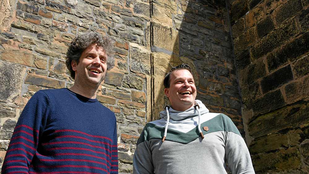 Ein Amt, zwei gut gelaunte Musiker: Gerald de Vries (l.) und Karsten Krüger.