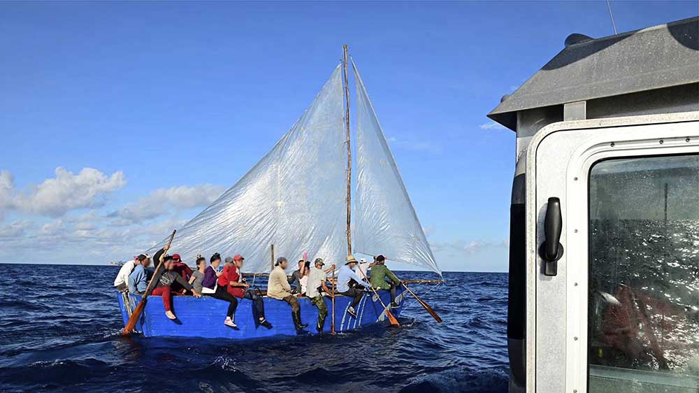 Mit Booten verlassen die Flüchtlinge Kuba