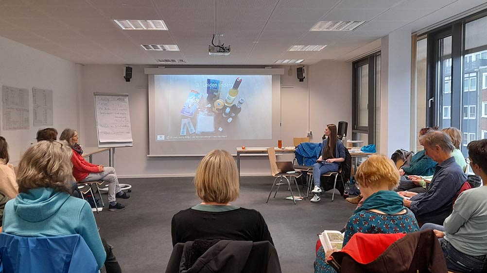 „Man kann nichts falsch machen, es sei denn man macht gar nichts“, sagt die Leiterin im Letzte-Hilfe-Kurs.