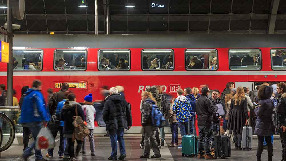 Den Nahverkehr mit Bussen und Bahnen nutzen wieder mehr Menschen