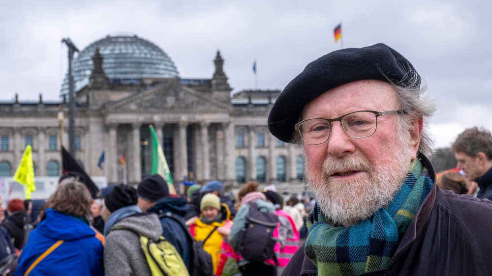 Wolfgang Thierse demonstrierte bereits vor dem Bundestagsgebäude gegen Rechtsextremismus