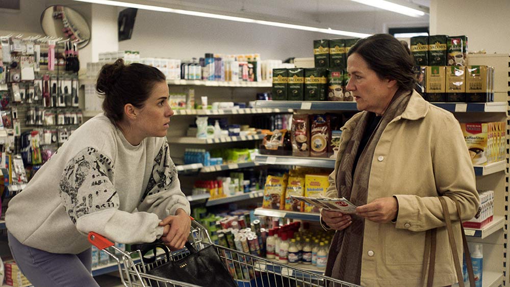 Im Dorfladen. Ein Ausschnitt aus einer Szene des Films.