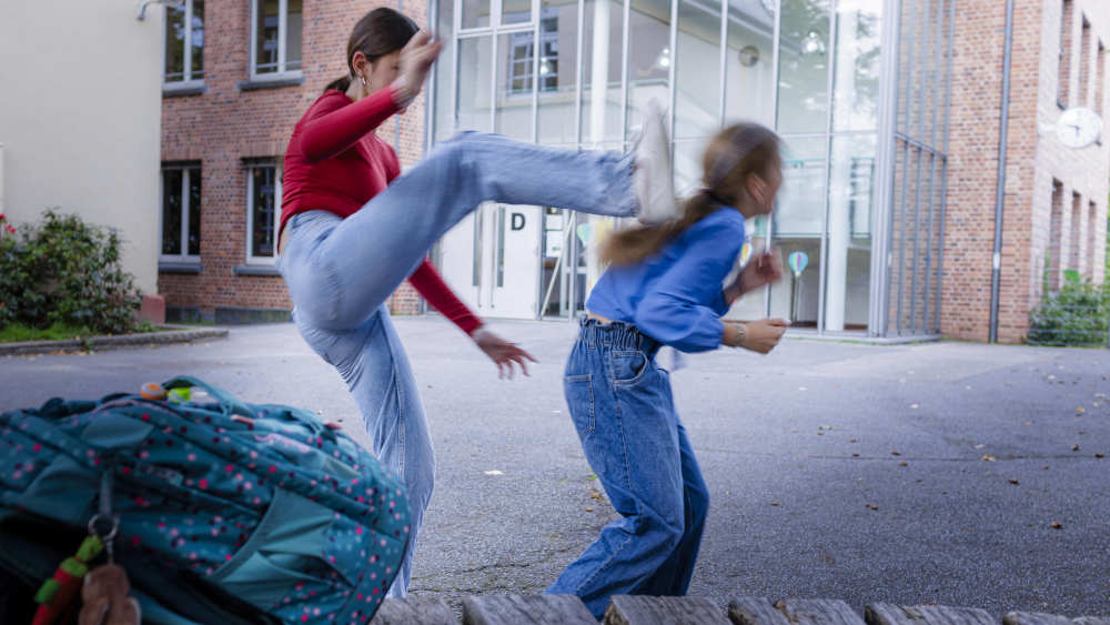 Aus dem neuen Schulbarometer geht hervor, dass fast die Hälfte der Lehrerinnen und Lehrer psychische oder körperliche Gewalt unter Schülern beobachtet