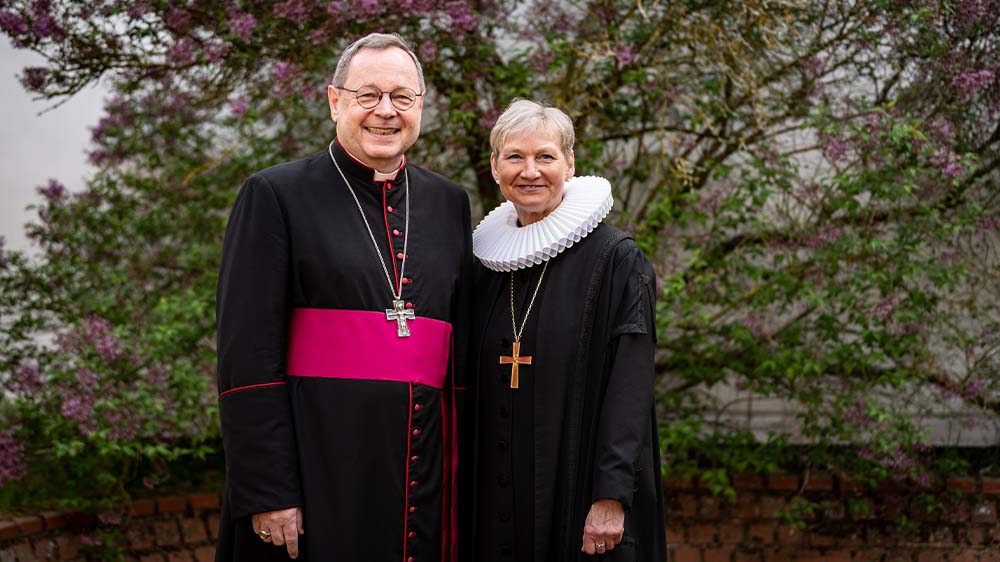 Die amtierende Ratsvorsitzende der Evangelischen Kirche in Deutschland (EKD), Bischöfin Kirsten Fehrs und der Vorsitzende der katholischen Deutschen Bischofskonferenz, Georg Bätzing