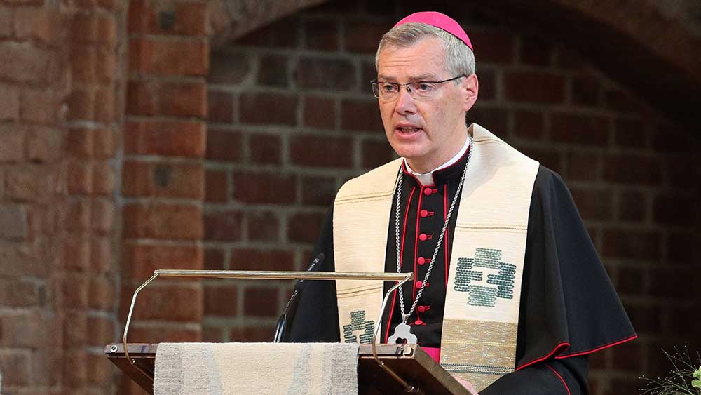 Bischof Heiner Wilmer will im Streit um Aufarbeitung von Missbrauch schlichten